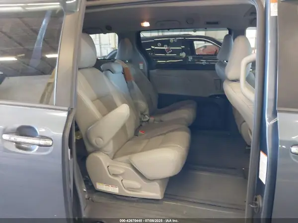 5TDYK3DC9GS705230 2016 TOYOTA SIENNA - Image 8