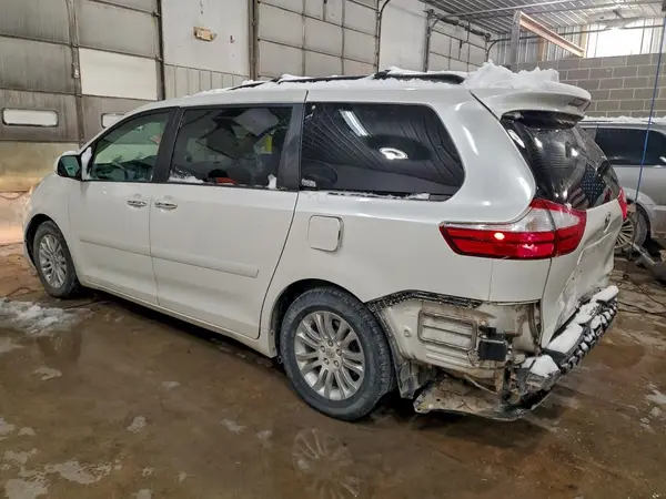 5TDYK3DC9GS706801 2016 TOYOTA SIENNA - Image 2