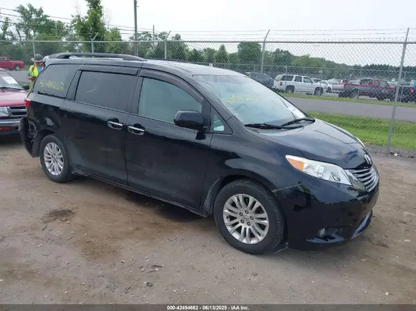 5TDYK3DC9GS706815 2016 TOYOTA SIENNA - Image 1