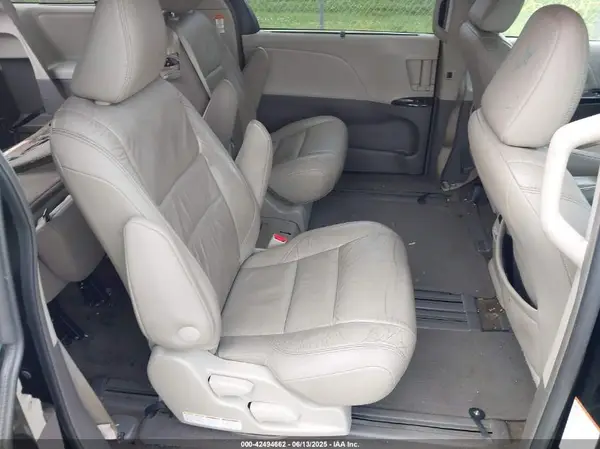 5TDYK3DC9GS706815 2016 TOYOTA SIENNA - Image 8