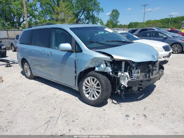 5TDYK3DC9GS708693 2016 TOYOTA SIENNA - Image 1