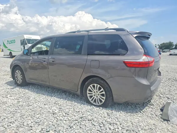 5TDYK3DC9GS710458 2016 TOYOTA SIENNA - Image 2