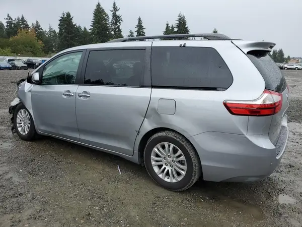 5TDYK3DC9GS717149 2016 TOYOTA SIENNA - Image 2