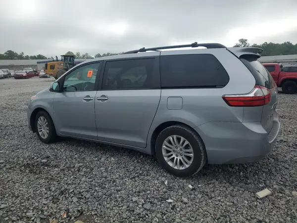 5TDYK3DC9GS718107 2016 TOYOTA SIENNA - Image 2