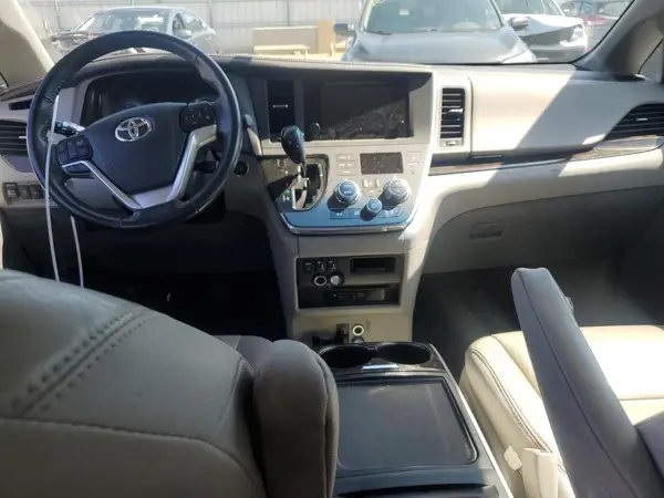 5TDYK3DC9GS718138 2016 TOYOTA SIENNA - Image 8