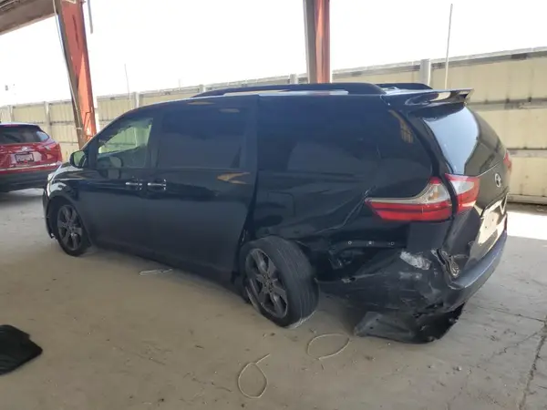 5TDYK3DC9GS718303 2016 TOYOTA SIENNA - Image 2