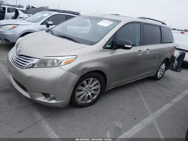 5TDYK3DC9GS719340 2016 TOYOTA SIENNA - Image 2