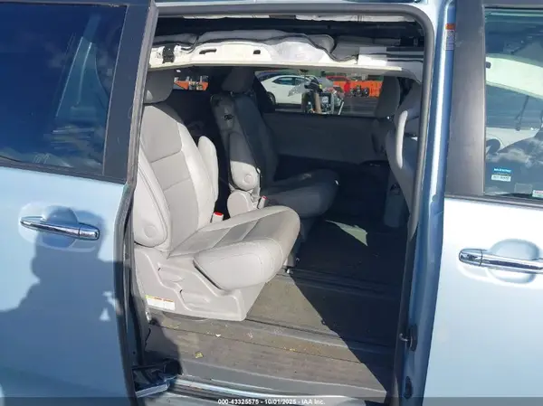 5TDYK3DC9GS727602 2016 TOYOTA SIENNA - Image 8