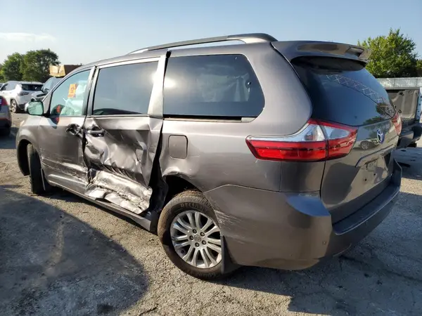 5TDYK3DC9GS727650 2016 TOYOTA SIENNA - Image 2