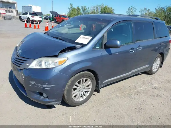 5TDYK3DC9GS730435 2016 TOYOTA SIENNA - Image 2