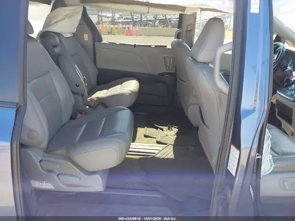5TDYK3DC9GS730435 2016 TOYOTA SIENNA - Image 8