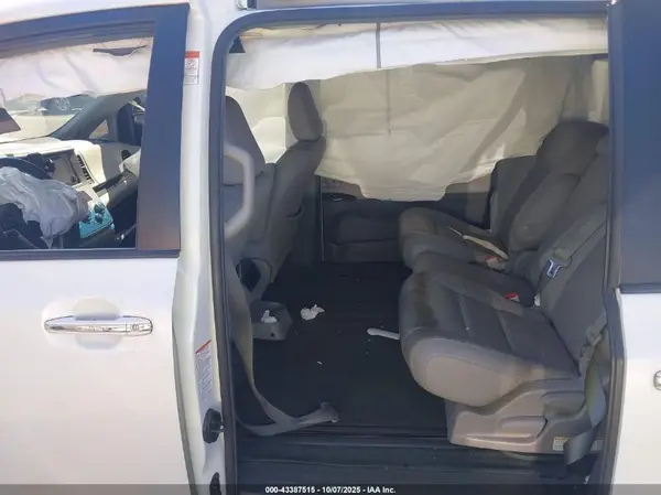 5TDYK3DC9GS732590 2016 TOYOTA SIENNA - Image 8