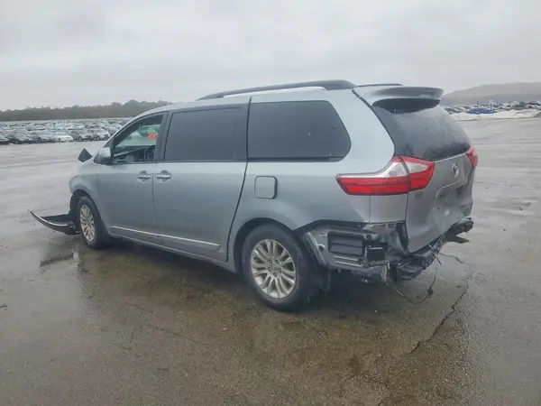 5TDYK3DC9GS735196 2016 TOYOTA SIENNA - Image 2