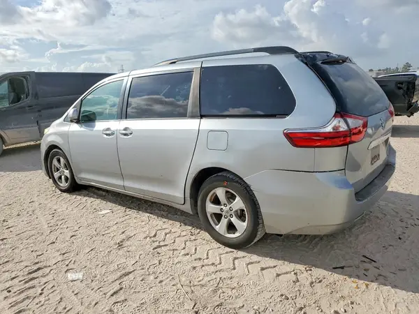 5TDYK3DC9GS737921 2016 TOYOTA SIENNA - Image 2