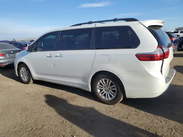 5TDYK3DC9GS741919 2016 TOYOTA SIENNA - Image 2