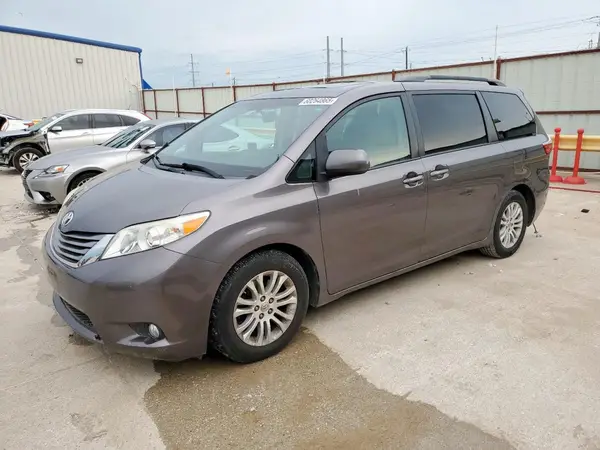 5TDYK3DC9GS743458 2016 TOYOTA SIENNA - Image 1