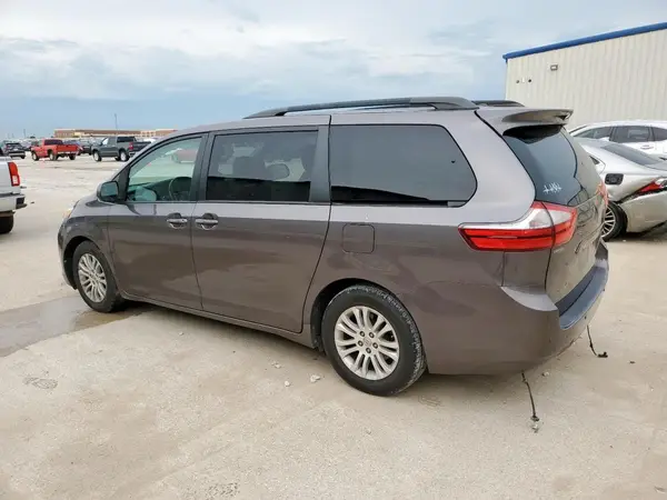 5TDYK3DC9GS743458 2016 TOYOTA SIENNA - Image 2