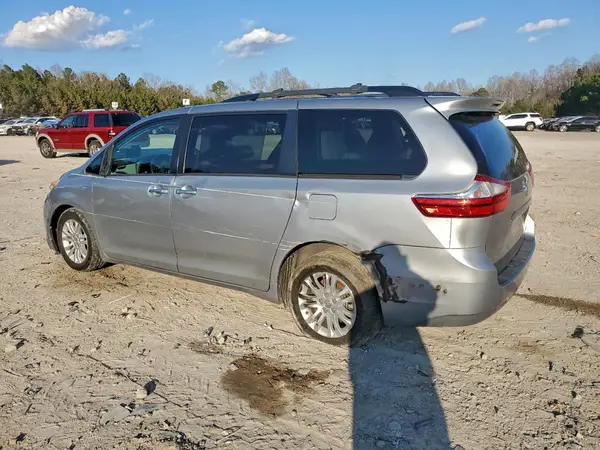 5TDYK3DC9GS743671 2016 TOYOTA SIENNA - Image 2