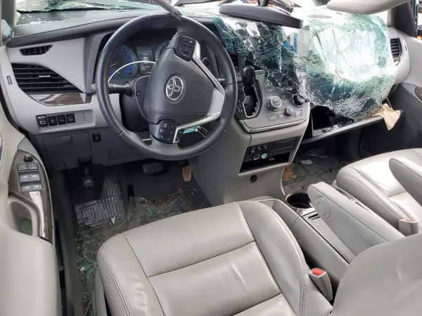 5TDYK3DC9GS749096 2016 TOYOTA SIENNA - Image 8