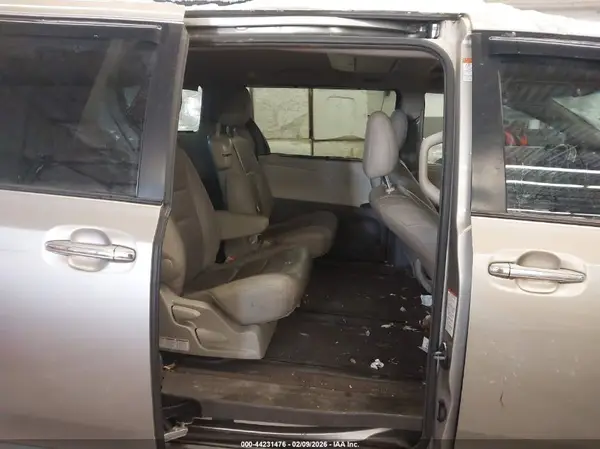5TDYK3DC9GS754184 2016 TOYOTA SIENNA - Image 8
