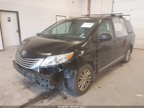 5TDYK3DC9GS754492 2016 TOYOTA SIENNA - Image 2