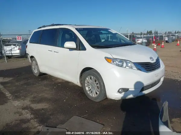 5TDYK3DC9GS755187 2016 TOYOTA SIENNA - Image 1