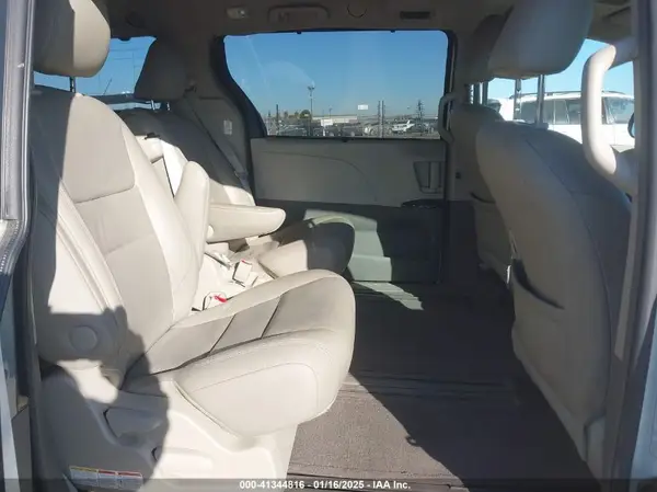 5TDYK3DC9GS755187 2016 TOYOTA SIENNA - Image 8