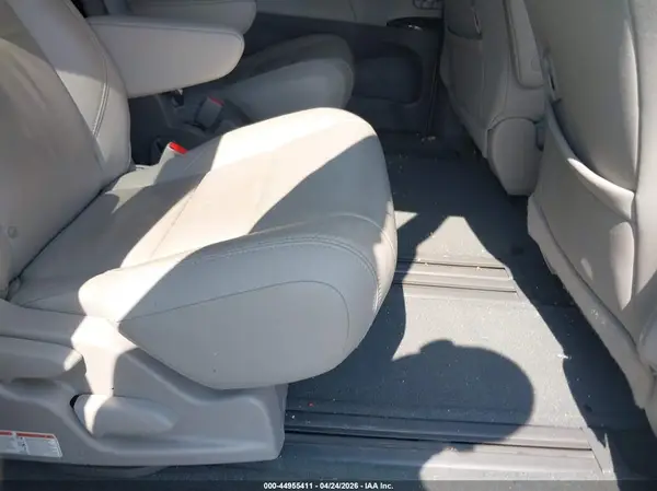 5TDYK3DC9GS756128 2016 TOYOTA SIENNA - Image 8