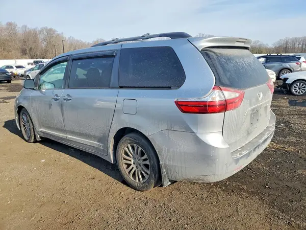 5TDYK3DC9GS758817 2016 TOYOTA SIENNA - Image 2
