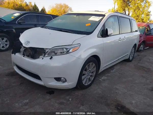 5TDYK3DC9GS759983 2016 TOYOTA SIENNA - Image 2