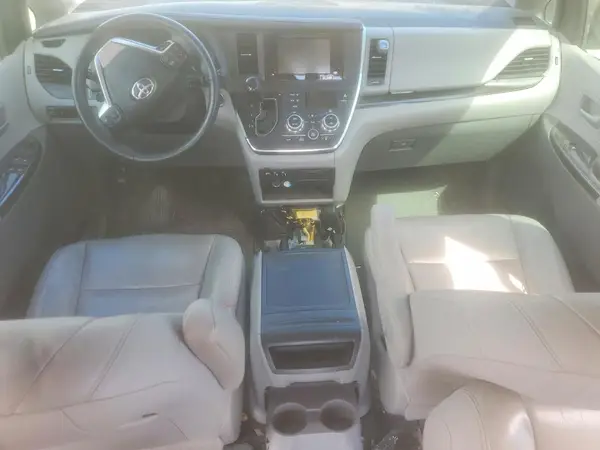5TDYK3DC9GS760163 2016 TOYOTA SIENNA - Image 8