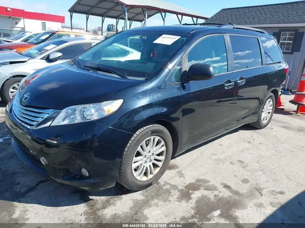 5TDYK3DCXGS691242 2016 TOYOTA SIENNA - Image 2