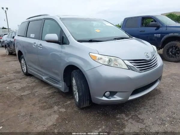 5TDYK3DCXGS697249 2016 TOYOTA SIENNA - Image 1
