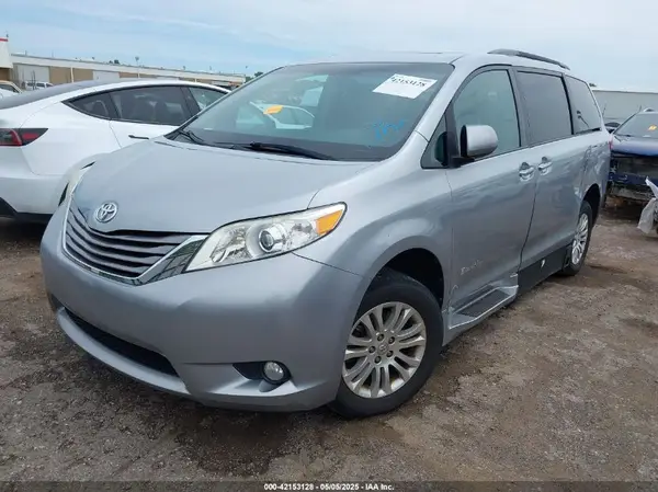 5TDYK3DCXGS697249 2016 TOYOTA SIENNA - Image 2