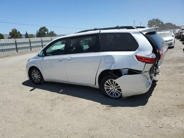 5TDYK3DCXGS697638 2016 TOYOTA SIENNA - Image 2