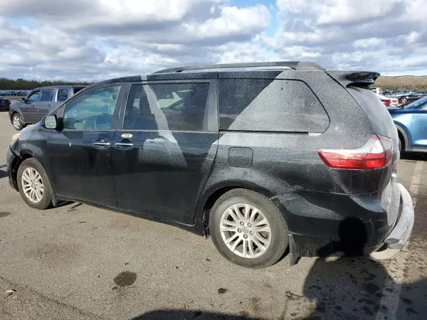 5TDYK3DCXGS701767 2016 TOYOTA SIENNA - Image 2