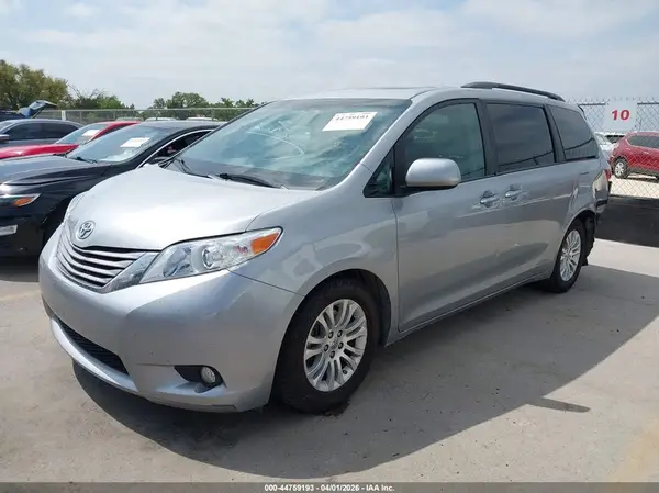 5TDYK3DCXGS706371 2016 TOYOTA SIENNA - Image 2