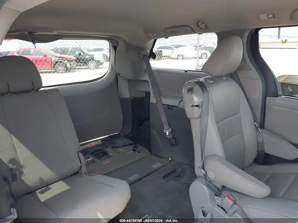 5TDYK3DCXGS706371 2016 TOYOTA SIENNA - Image 8