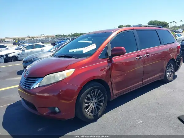5TDYK3DCXGS710792 2016 TOYOTA SIENNA - Image 2