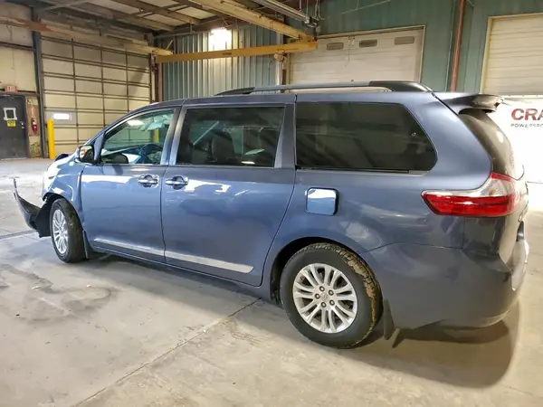 5TDYK3DCXGS711425 2016 TOYOTA SIENNA - Image 2
