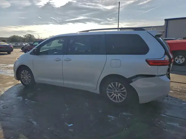 5TDYK3DCXGS715006 2016 TOYOTA SIENNA - Image 2
