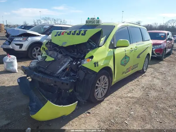 5TDYK3DCXGS717130 2016 TOYOTA SIENNA - Image 2