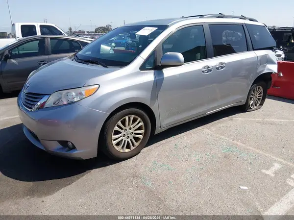 5TDYK3DCXGS717659 2016 TOYOTA SIENNA - Image 2
