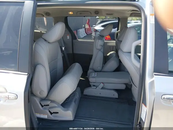 5TDYK3DCXGS717659 2016 TOYOTA SIENNA - Image 8