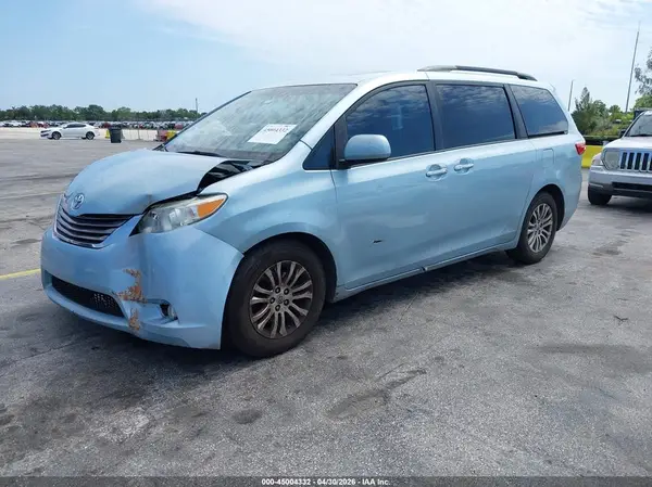 5TDYK3DCXGS717905 2016 TOYOTA SIENNA - Image 2