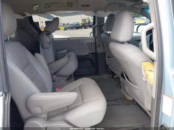 5TDYK3DCXGS717905 2016 TOYOTA SIENNA - Image 8