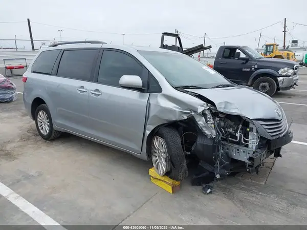 5TDYK3DCXGS718276 2016 TOYOTA SIENNA - Image 1