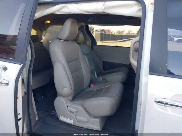 5TDYK3DCXGS729049 2016 TOYOTA SIENNA - Image 8