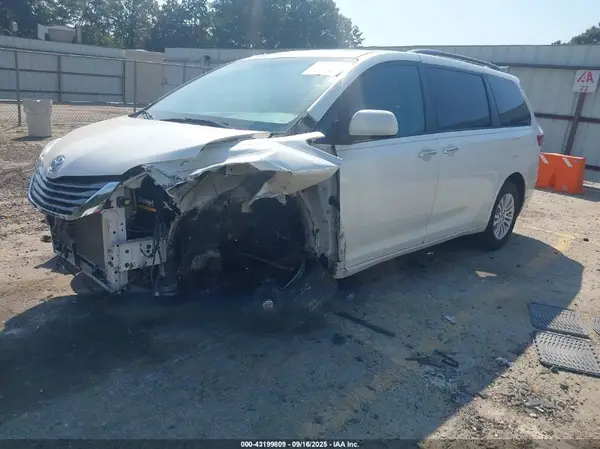 5TDYK3DCXGS733280 2016 TOYOTA SIENNA - Image 2