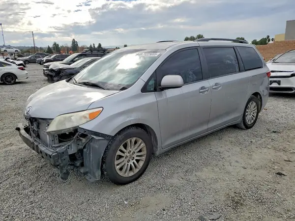 5TDYK3DCXGS735966 2016 TOYOTA SIENNA - Image 1